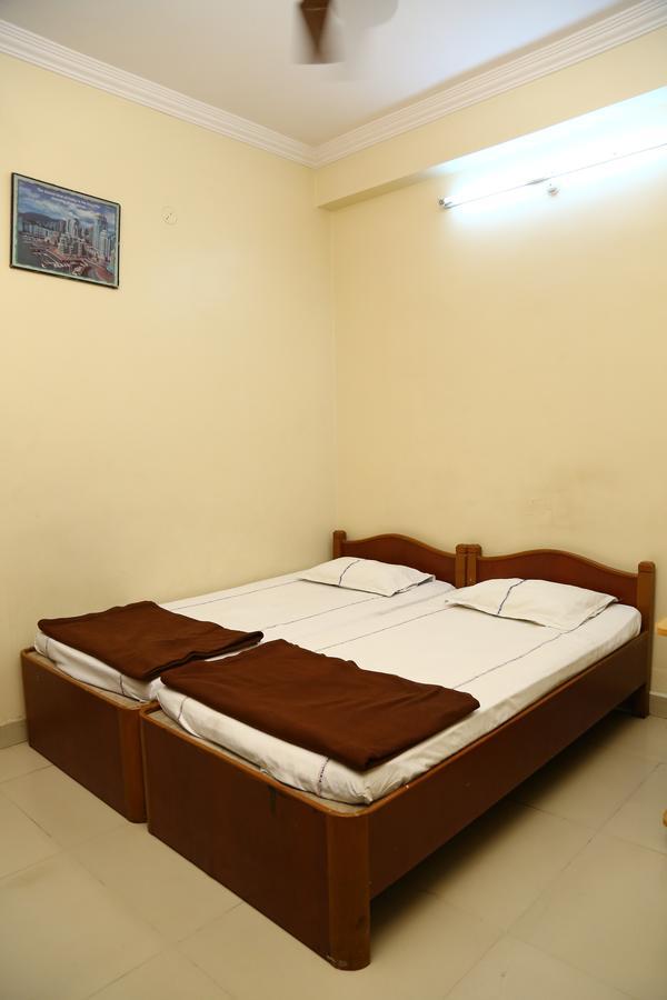 Sri Sai Krishna Deluxe Lodge Hajdarabad Zewnętrze zdjęcie