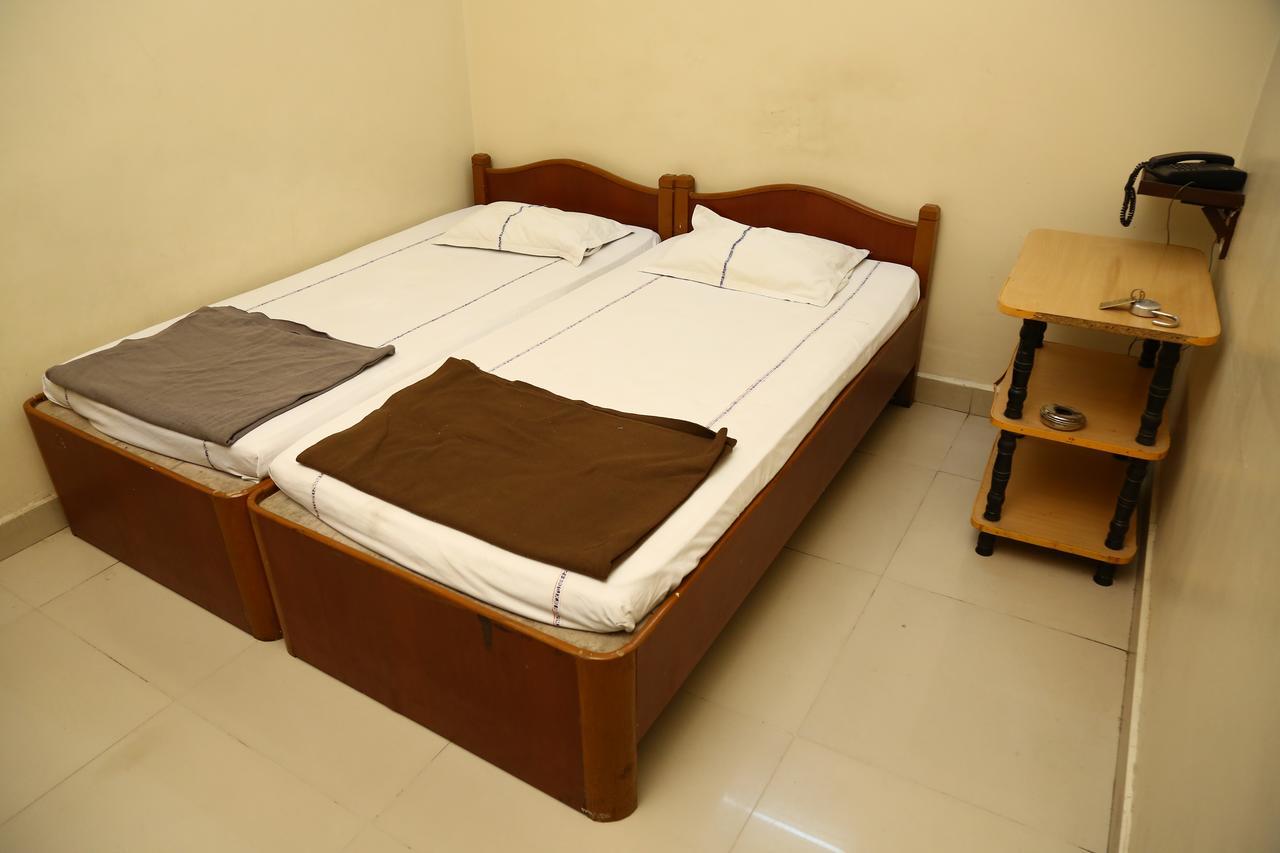 Sri Sai Krishna Deluxe Lodge Hajdarabad Zewnętrze zdjęcie
